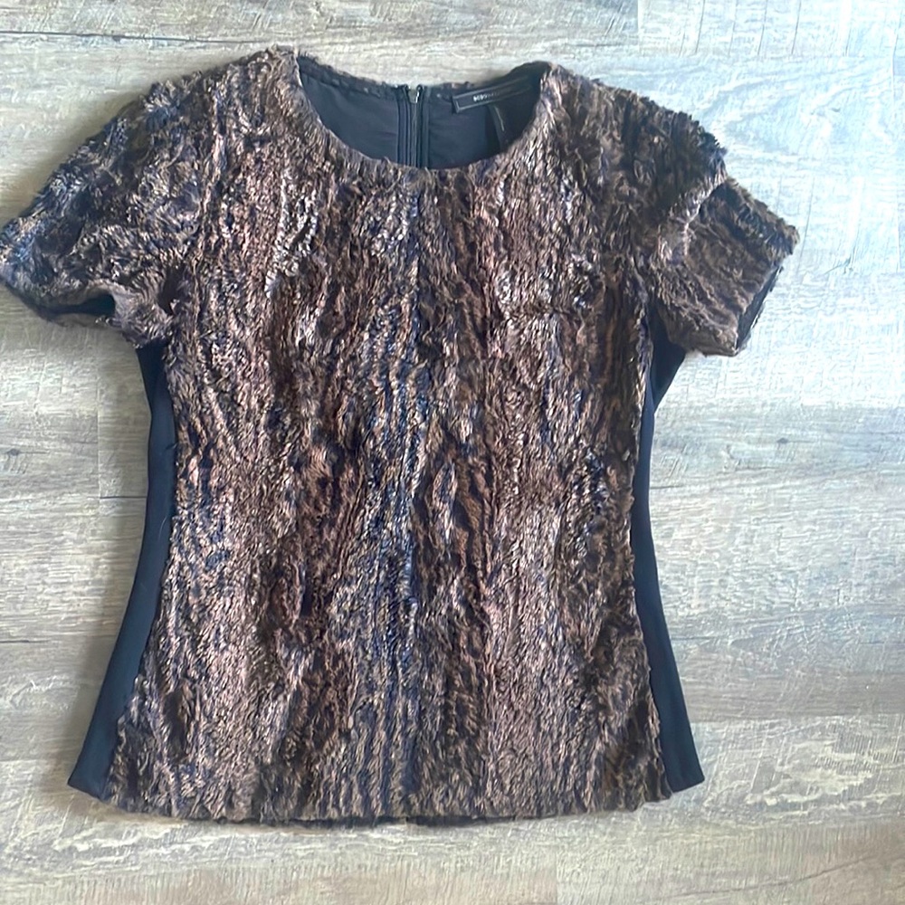 BCBGMAXAZRIA Faux fur animal print short sleeve top. zipper on back.